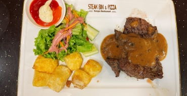Steak thường sốt tiêu 