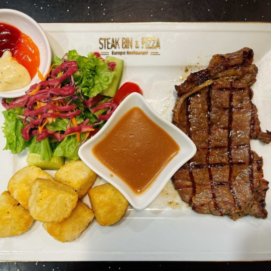 Thăn bò Hokubee sốt vang đỏ 